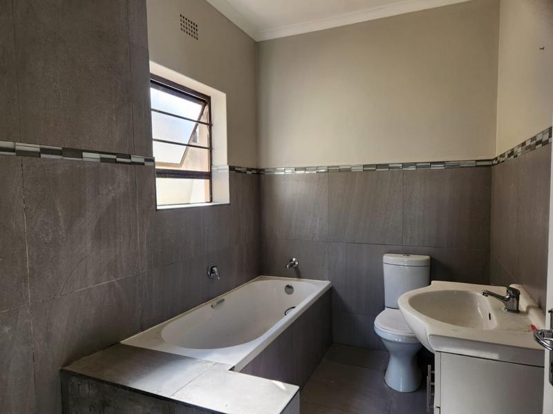 To Let 3 Bedroom Property for Rent in Mountainside Western Cape